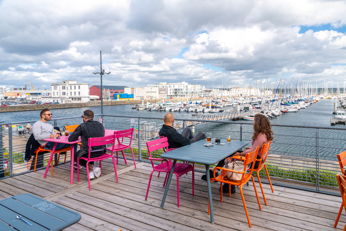 Terrasse au port du Château