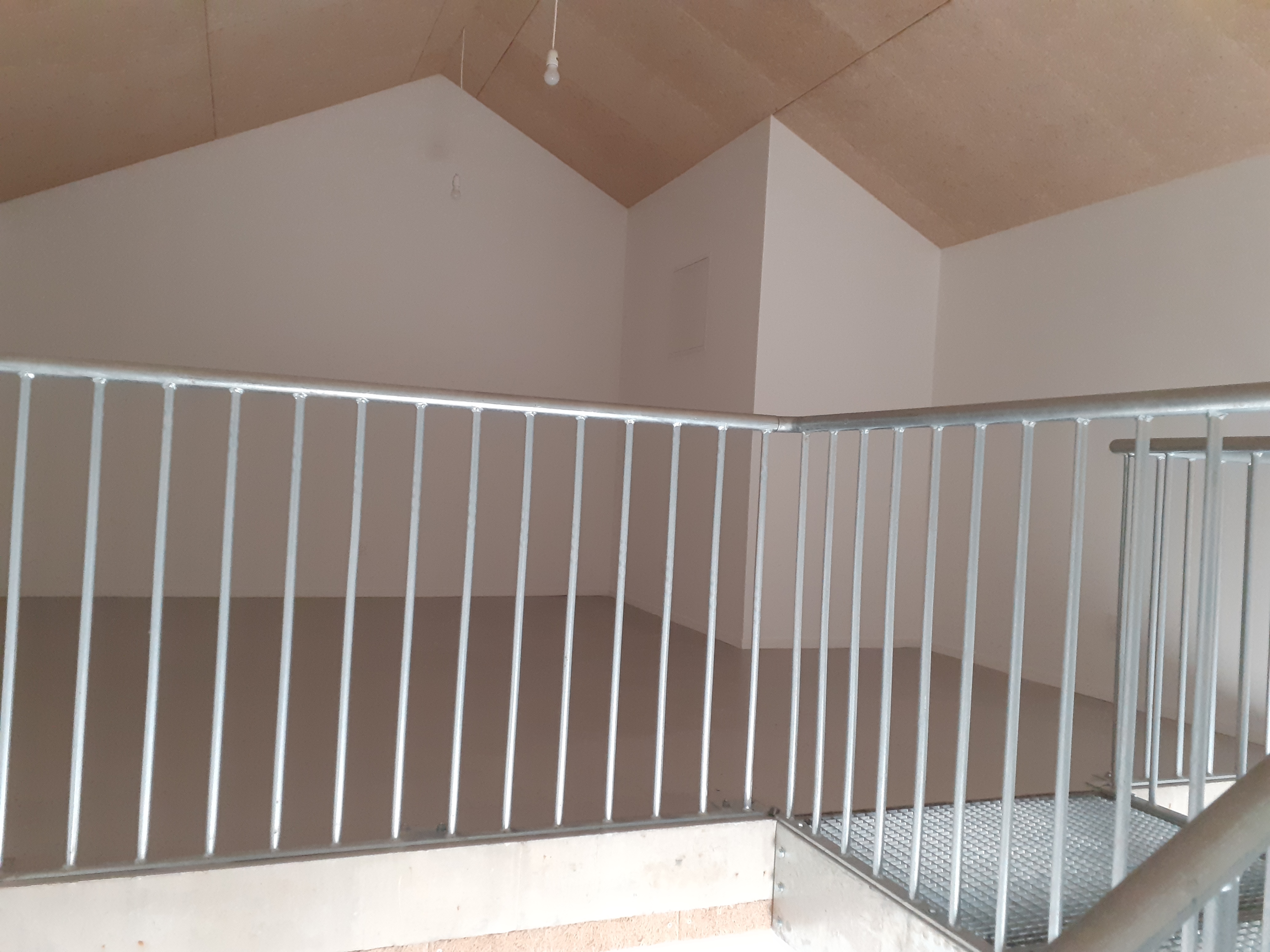 Visuel 3 de l'annonce : A LOUER - Cellule commerciale - Halle-marché de Pont-de-Buis lès Quimerc'h
