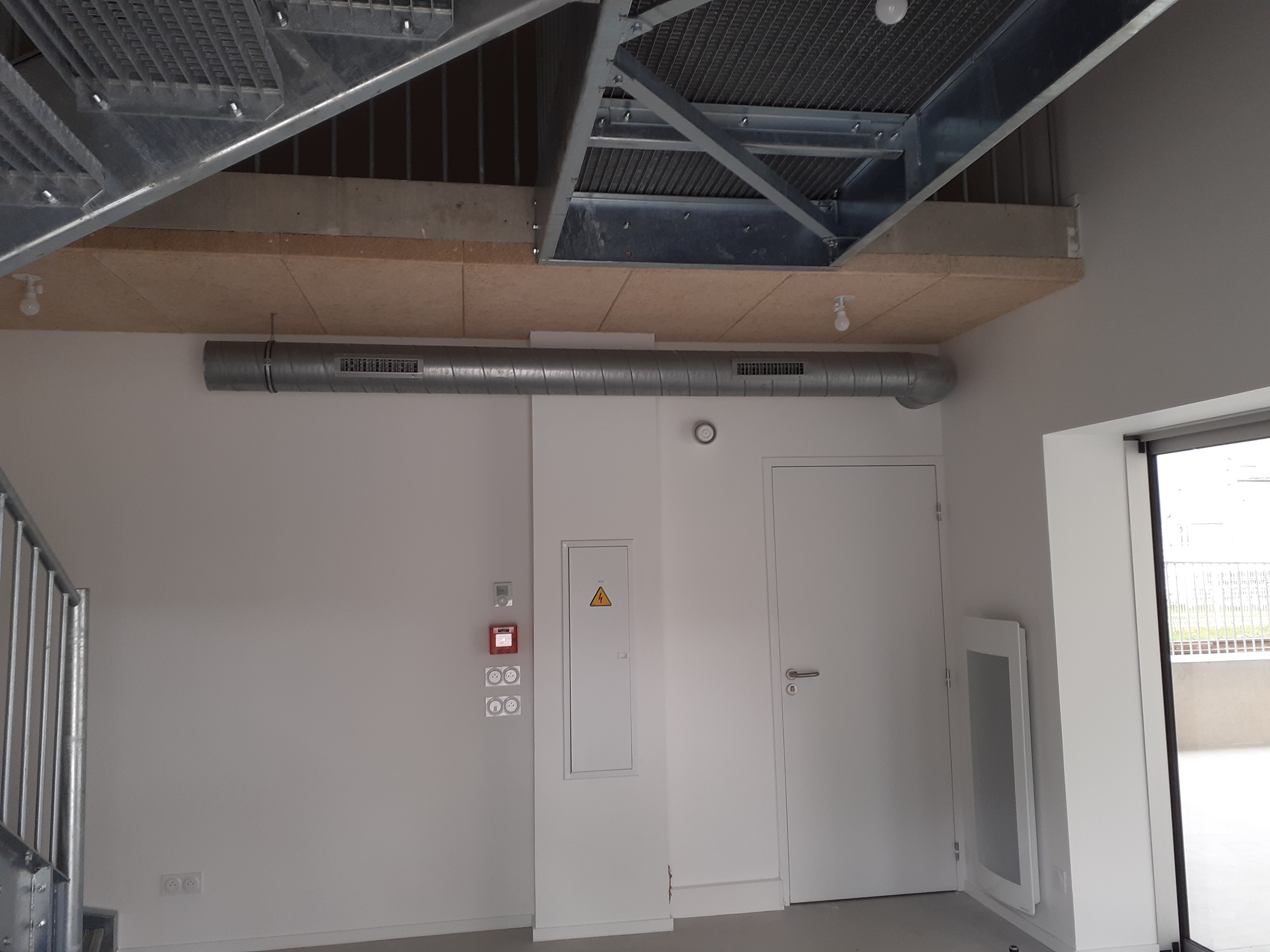 Visuel 2 de l'annonce : A LOUER - Cellule commerciale - Halle-marché de Pont-de-Buis lès Quimerc'h